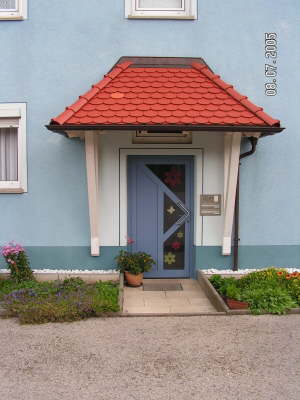 Haustür in Taubenblau